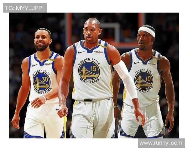 库里妙传助攻霍福德强攻篮下完成精彩2加1展现团队默契